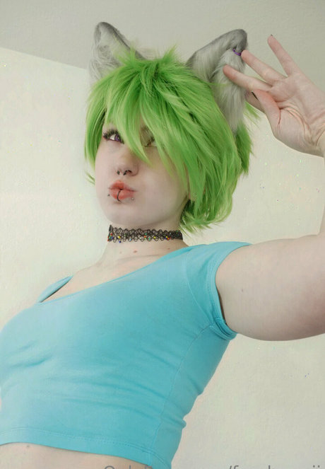 freebunnii model adult image