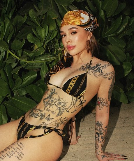 Instasamka adult actress galleries