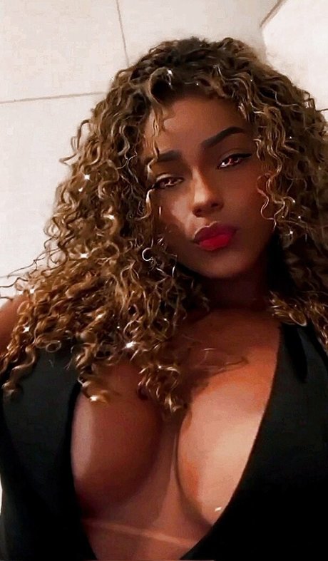 ynaraabb hot star images