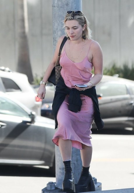 Florence Pugh pretty model picture