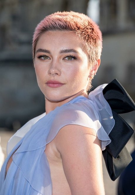 Florence Pugh sex star photos