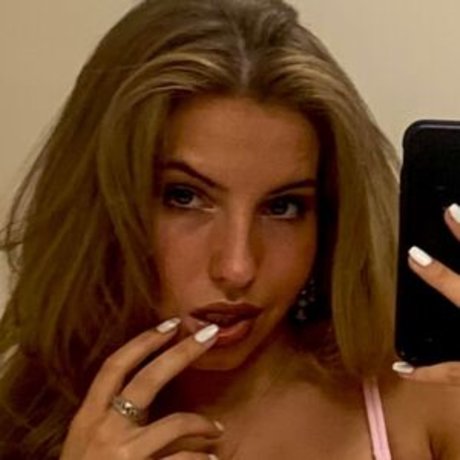 Lelainaperezz nudes model pictures