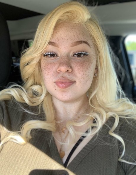 AHintOfRed star best archive