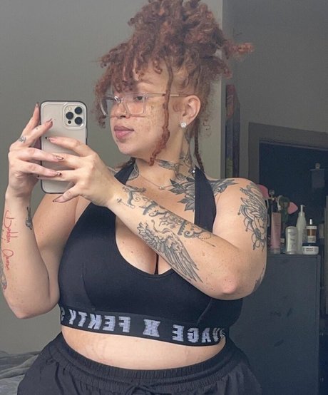 AHintOfRed hot star pics