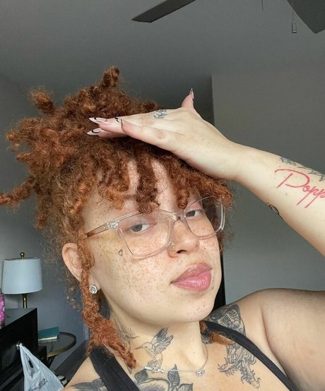 AHintOfRed hot star image