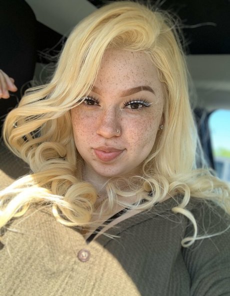 AHintOfRed model sexy img