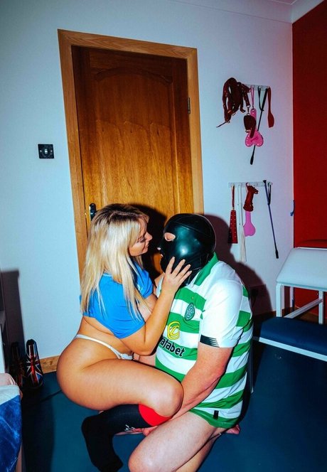 Lana Wolf nude model gallery