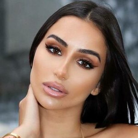 Silvia Micol model naked picture