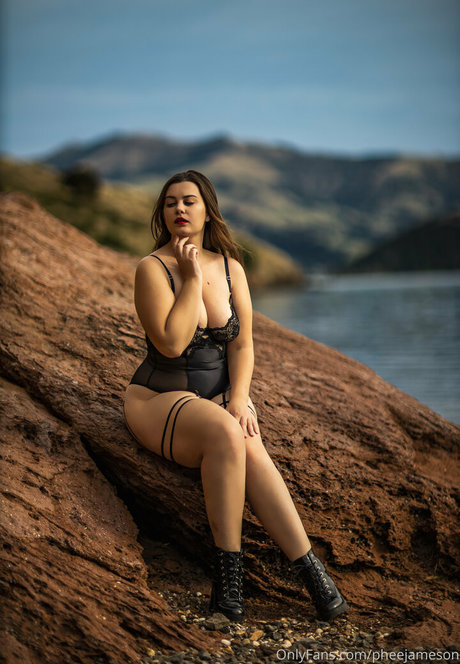 pheejameson free model img