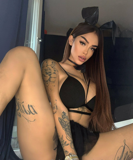 onlysaraluna sex pornstar pics