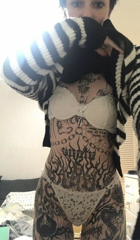 babyskeleton porn model pic