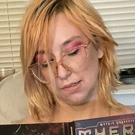 BoltedBird top model pictures