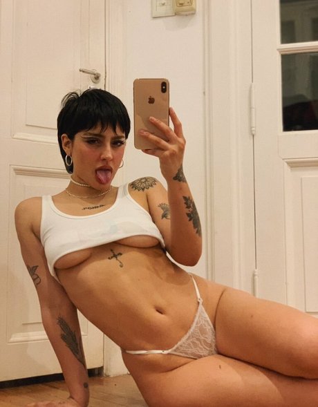 Belenegri sexy actress photo