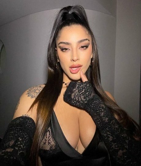 Belenegri naked model images