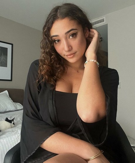 Spicy Honey pornographic model img