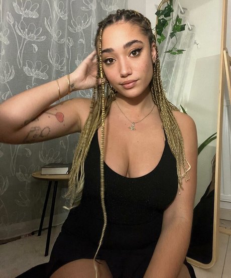 Spicy Honey pornstar nude img