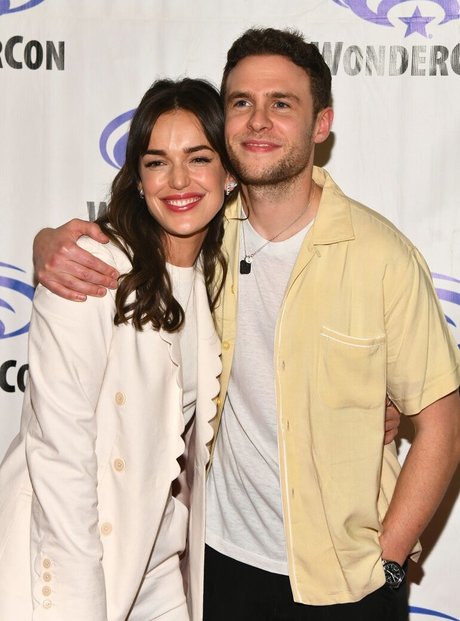 Elizabeth Henstridge model beautiful images