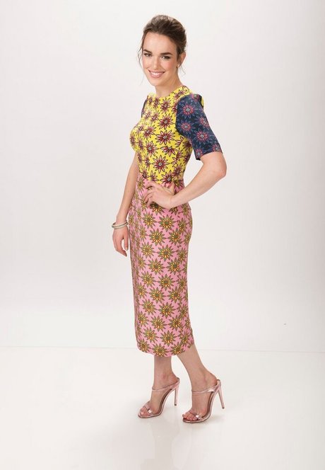 Elizabeth Henstridge hot star pic