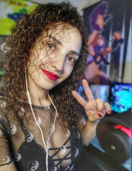 Nina Infinity free star img