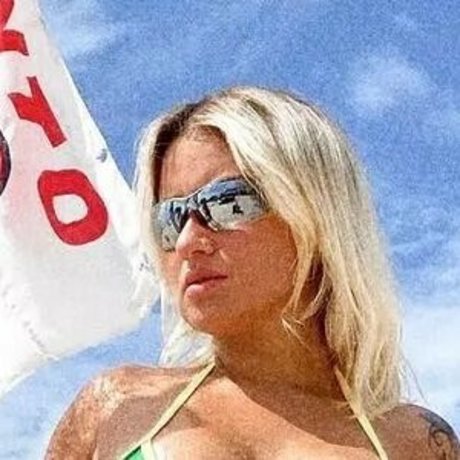 TRImonica nude pornstar pictures