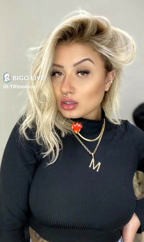 TRImonica model sexy pics