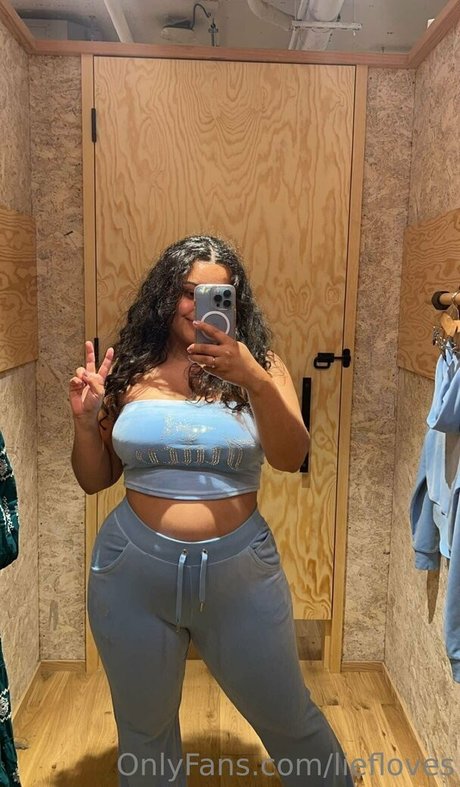 Liefloves nudes model image