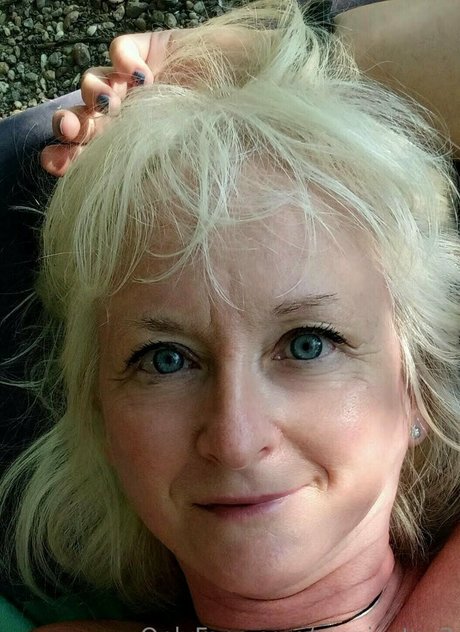 monicutex2 model free photos