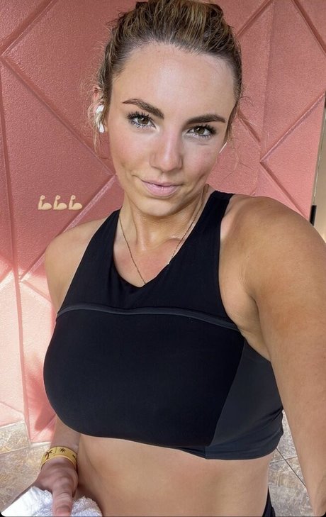 Annie Agar sexy pornstar images