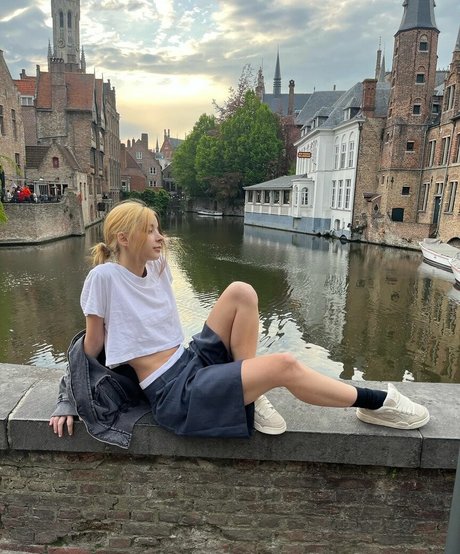 Thaiga art model picture