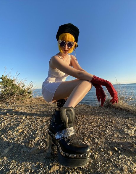 Tessa Violet nice star galleries