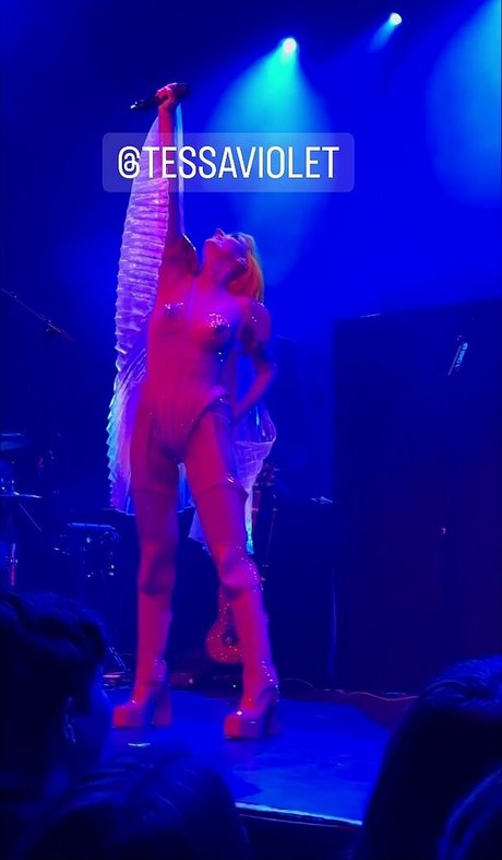 Tessa Violet art star pics