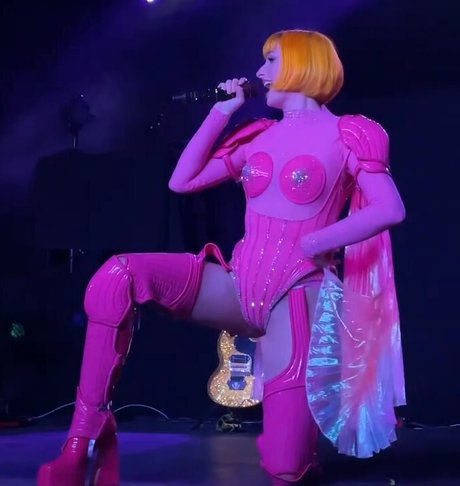 Tessa Violet nice star images