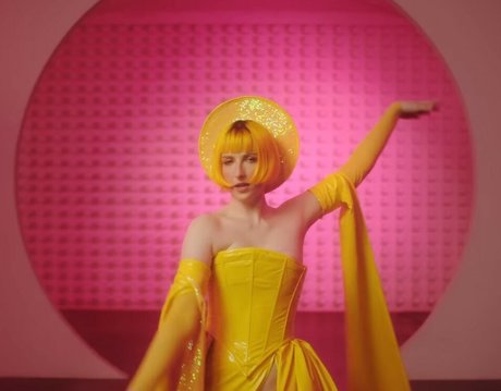 Tessa Violet sexy model pics