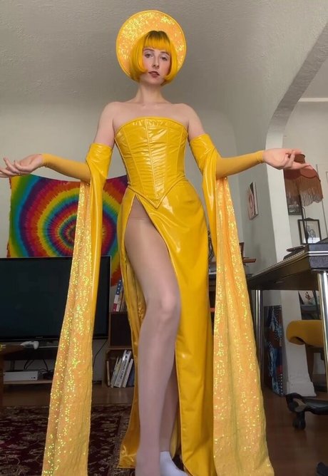 Tessa Violet sexy pornstar gallery