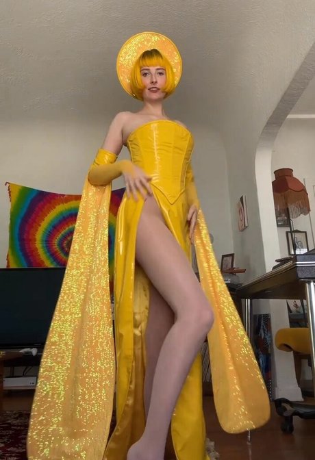 Tessa Violet model free pictures