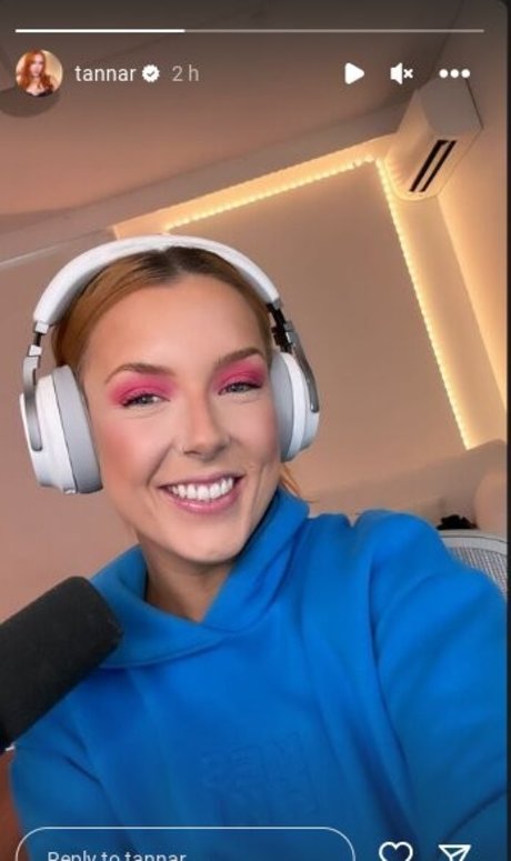 Tannar Eacott erotic star photos