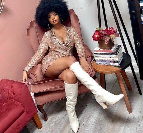 Taylor Rooks pornstar erotic galleries