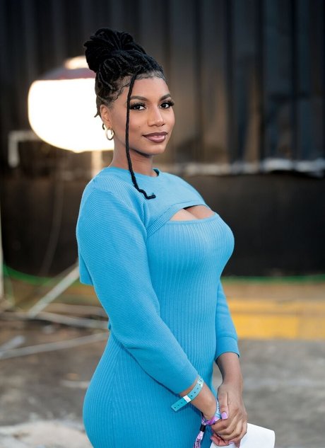 Taylor Rooks model sex galleries