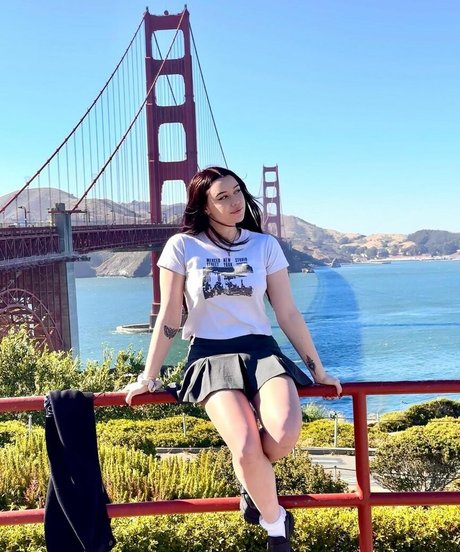 LivBev exclusive model picture