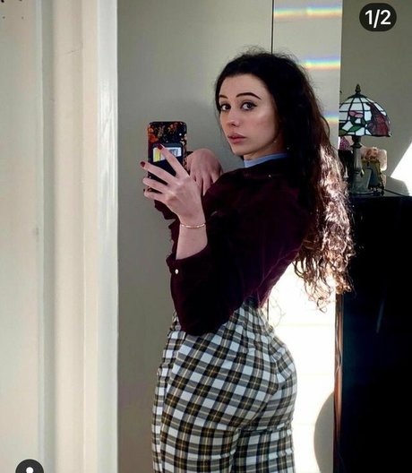 LivBev nude model photos