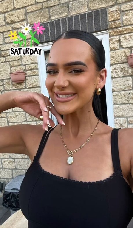 Louise Reid hot actress pic