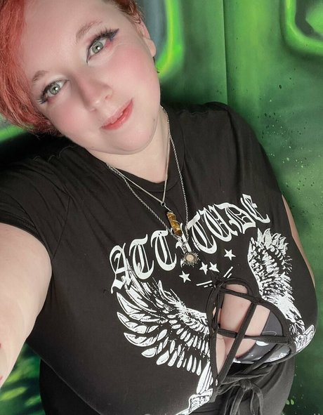 ccolosall model adult picture