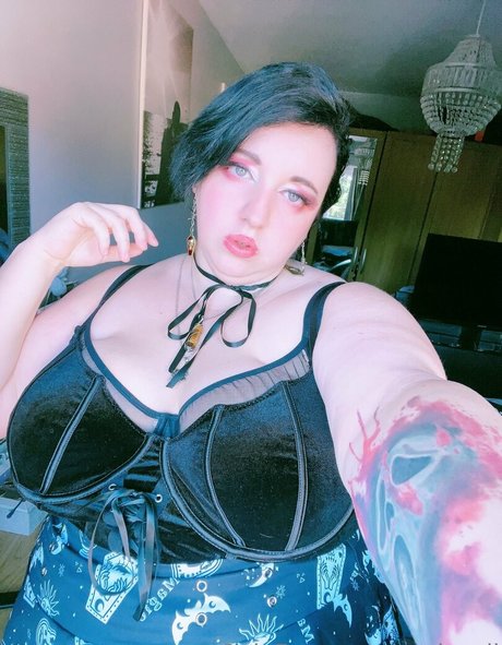 ccolosall hot actress photo