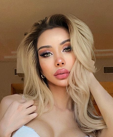 Pinky Fox art star pics