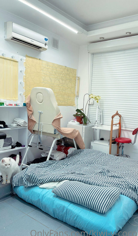 kiwi y coco model naked gallery