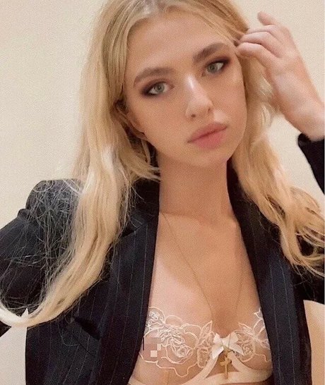 Anais Gallagher exclusive star photos