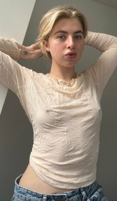 Anais Gallagher porn model images