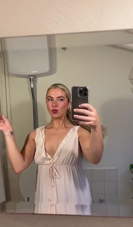 Anais Gallagher model sex archive