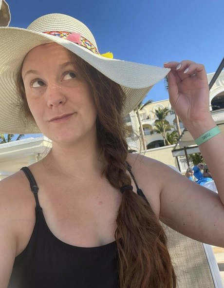 Ashleigh Burton naked actress pic