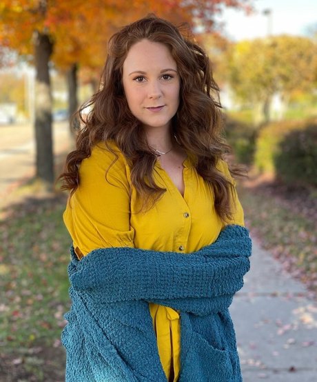 Ashleigh Burton top model picture